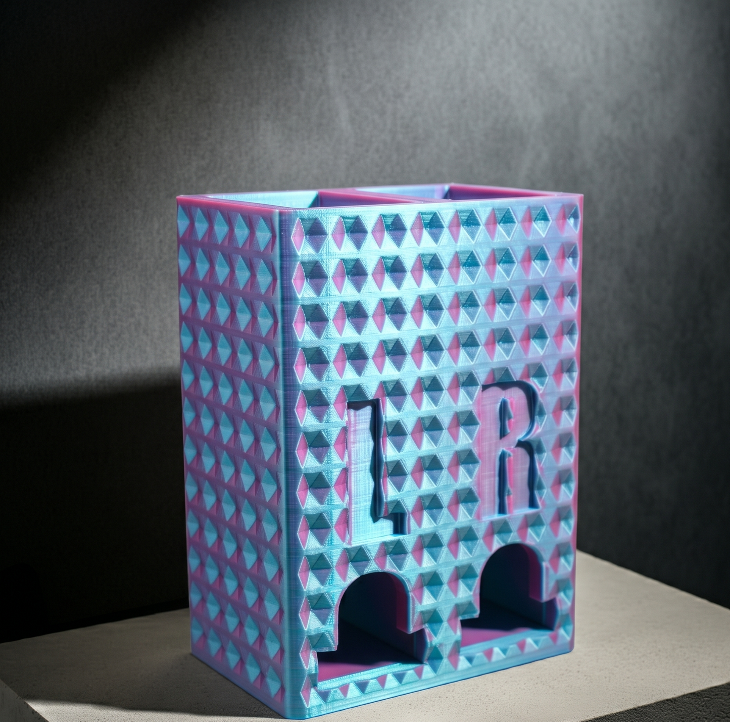 Das einzigartige, personalisierte Kontaktlinsen Etui: Eleganter Tageslinsenspender aus Schweizer Herstellung.