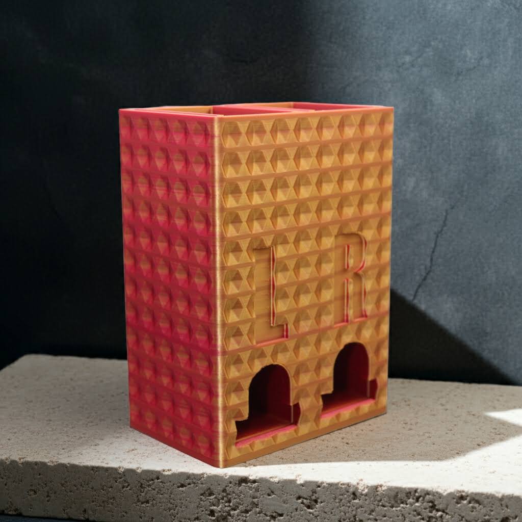 Das einzigartige, personalisierte Kontaktlinsen Etui: Eleganter Tageslinsenspender aus Schweizer Herstellung.